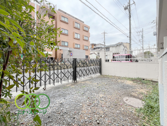  ●駐車場兼専用庭●
南向き、約２０．０２㎡