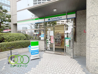  ファミリーマート新宿アイタウン店まで　198ｍ　徒歩3分