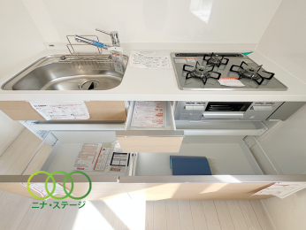 ●キッチン●
収納も充分です