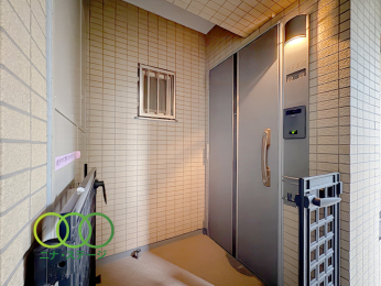  �����փh�A��