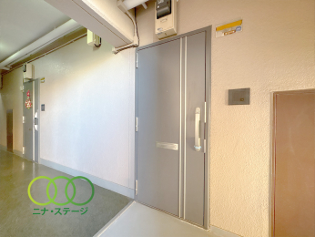  �����փh�A��