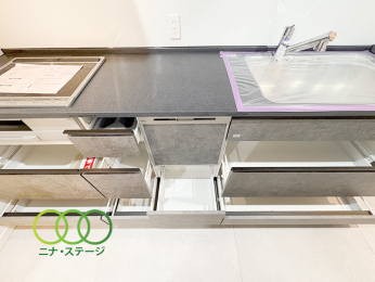  ���L�b�`����
���[���[���ł�