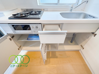  ���L�b�`����
���[���[���ł�