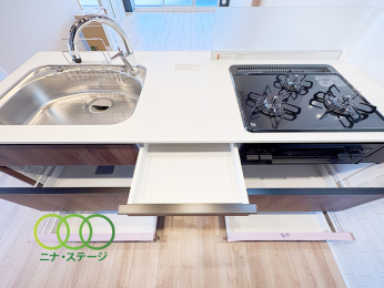  ���L�b�`����
���[���[���ł�