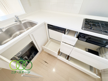  ���L�b�`����
���[���[���ł�