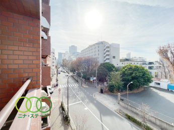  �����]��
�쐼�����o���R�j�[����̒��]