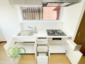  ���L�b�`����
���[���[���ł�