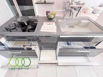  ���L�b�`����
���[���[���ł�