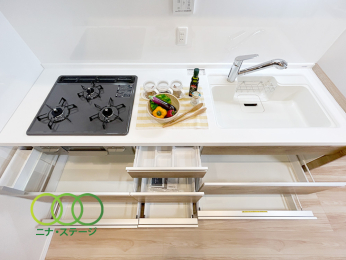  ���L�b�`����
���[���[���ł�