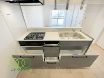  ���L�b�`����
���[���[���ł�