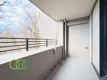  ���o���R�j�[��
�쐼�����A���r���O�אڃo���R�j�[