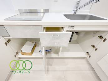  ���L�b�`����
���[���[���ł�