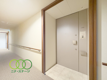  �����ց�