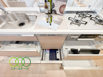  ���L�b�`����
���[���[���ł�