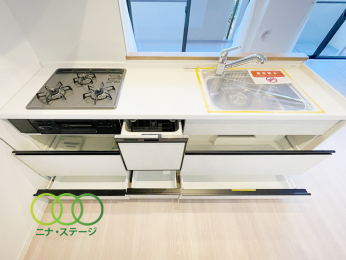  ���L�b�`����
���[���[���ł�