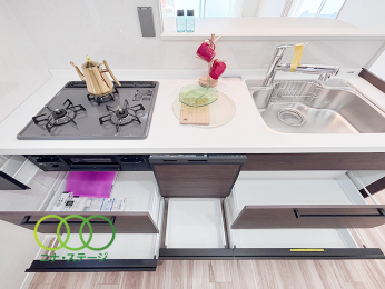  ���L�b�`����
���[���[���ł�