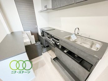  ���L�b�`����
���[���[���ł�