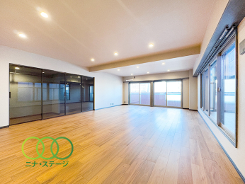  �����r���O��
�쓌�Ɠ쐼�̂Q�ʍ̌��Ŗ��邢���r���O�ł�