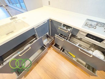  ���L�b�`����
���[���[���ł�