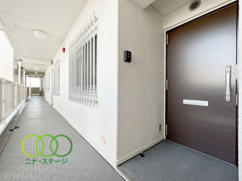  �����ց�