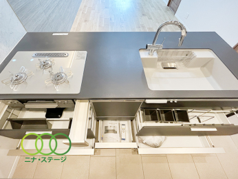  ���L�b�`����
���[���[���ł�