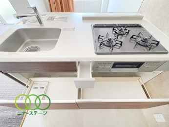  ���L�b�`����
���[���[���ł�