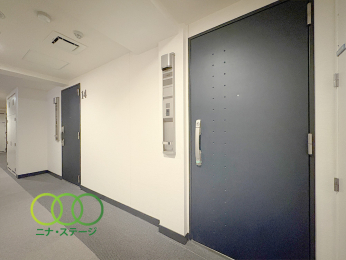  �����փh�A��