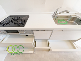  ���L�b�`����
���[���[���ł�