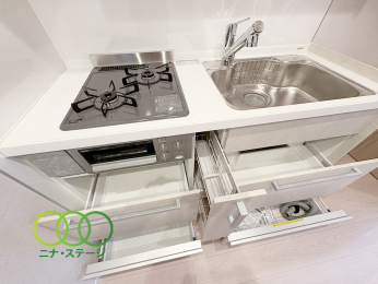  ���L�b�`����
���[���[���ł�