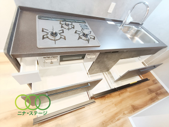  ���L�b�`����
���[���[���ł�