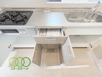  ���L�b�`����
���[���[���ł�