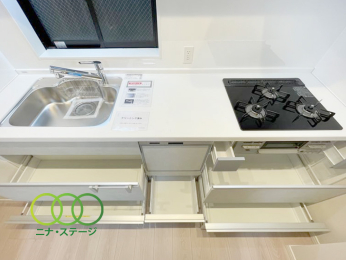  ���L�b�`����
���[���[���ł�