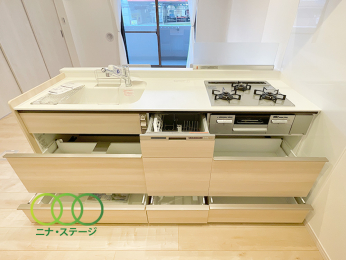  ���L�b�`����
���[���[���ł�