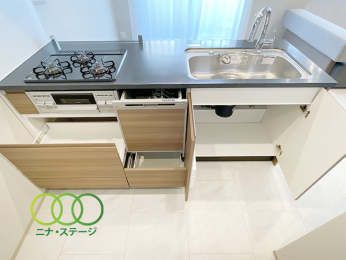  ���L�b�`����
���[���[���ł�