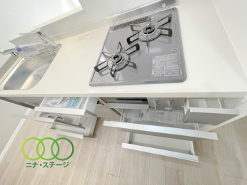  ���L�b�`����
���[���[���ł�