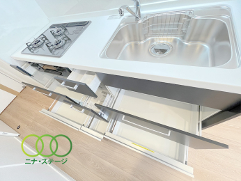  ���L�b�`����
���[���[���ł�