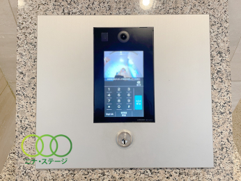  ���I�[�g���b�N���j�^�[�z����