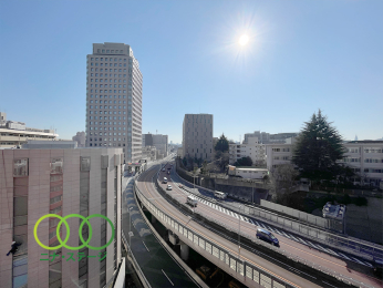  �����]��
�쓌�����o���R�j�[����̒��]