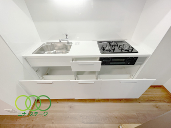  ���L�b�`����
���[���[���ł�