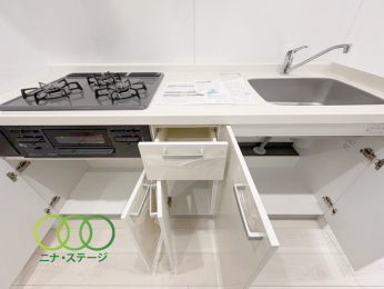  ���L�b�`����
���[���[���ł�