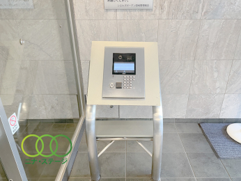  ���I�[�g���b�N���j�^�[�z����