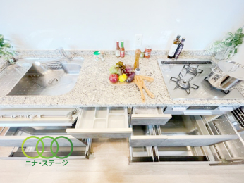  ���L�b�`����
���[���[���ł�