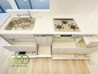  ���L�b�`����
���[���[���ł�