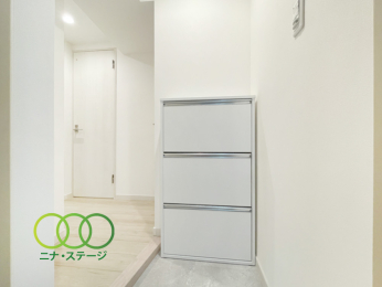  �����ց�