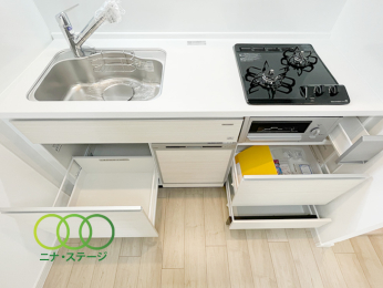  ���L�b�`����
���[���[���ł�