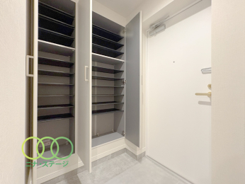  �����ց�