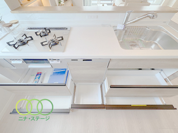  ���L�b�`����
���[���[���ł�