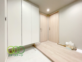  �����ց�