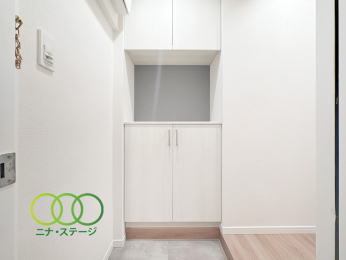  �����ց�