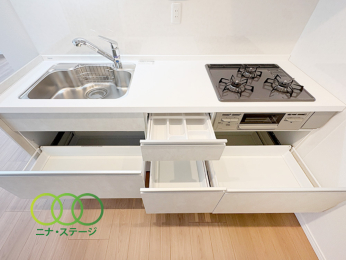  ���L�b�`����
���[���[���ł�